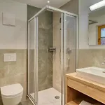 Alpenrose Тукс