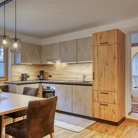 Alpenrose Lägenhet Tux